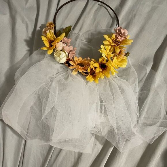 Sunflower head piece and veil - Picture 3 of 6